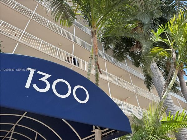 1300 Lincoln Rd , Unit E705, Miami Beach, FL 33139