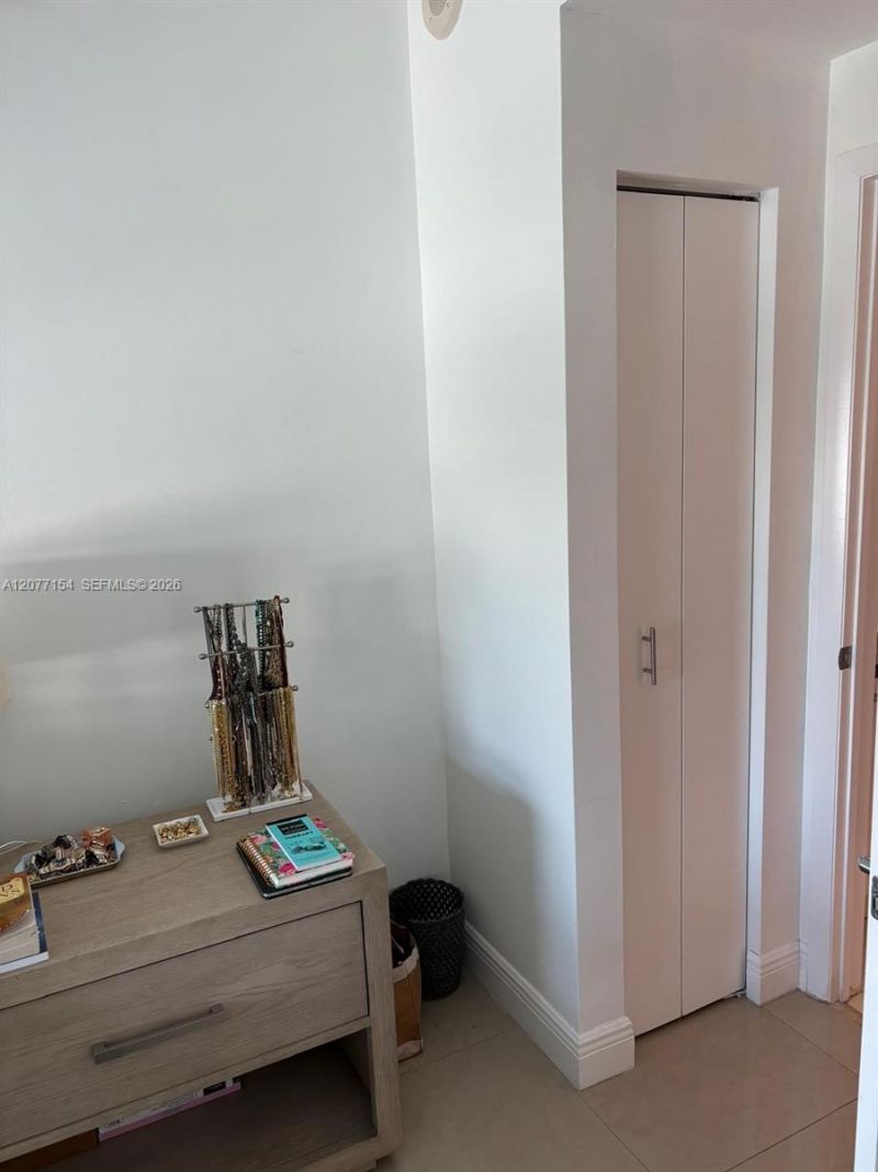 90 SW 3rd St , Unit 1909, Miami, FL 33130 Photo