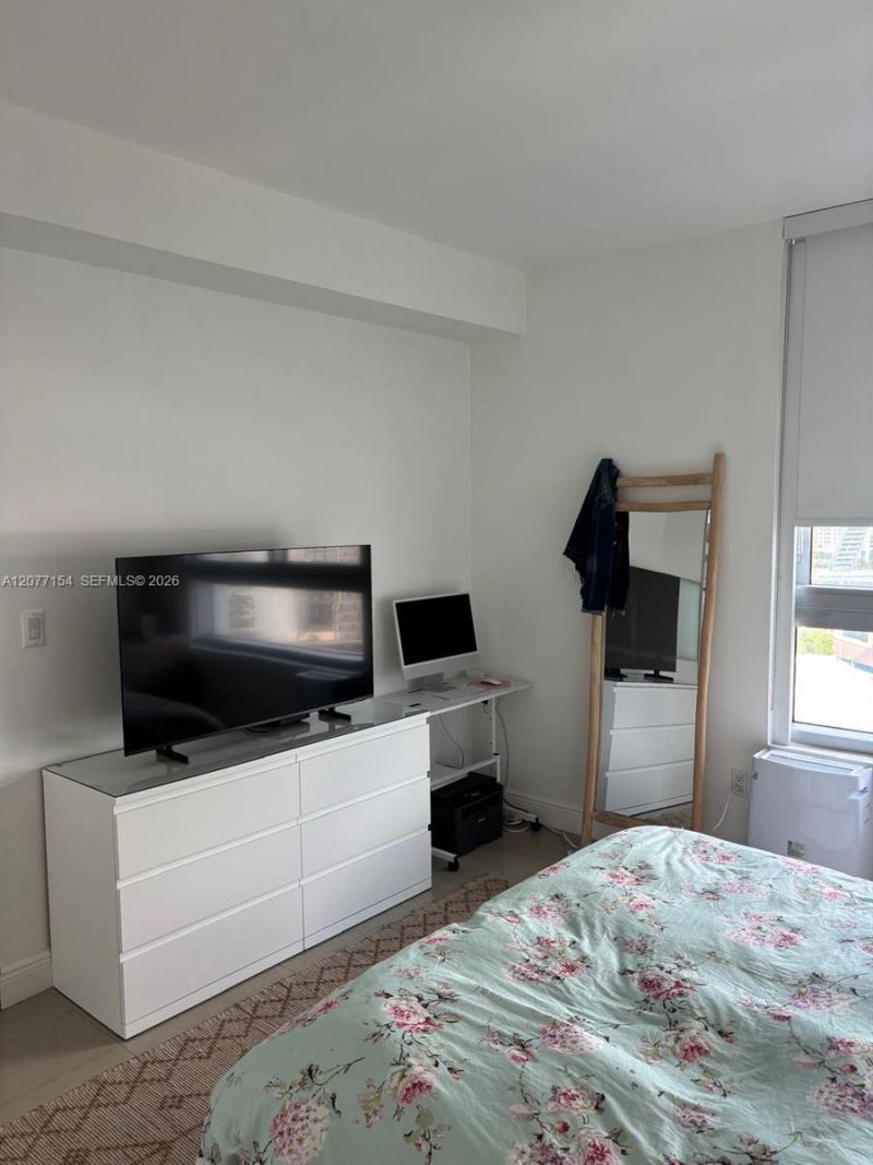 90 SW 3rd St , Unit 1909, Miami, FL 33130 Photo