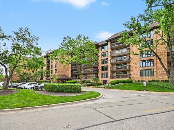 1671 Mission Hills Road , Unit 201, Northbrook, IL 60062