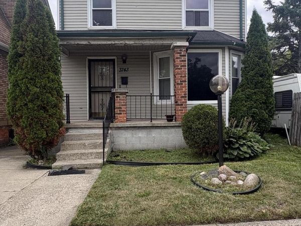 3743 W Moore Place, Detroit, MI 48208