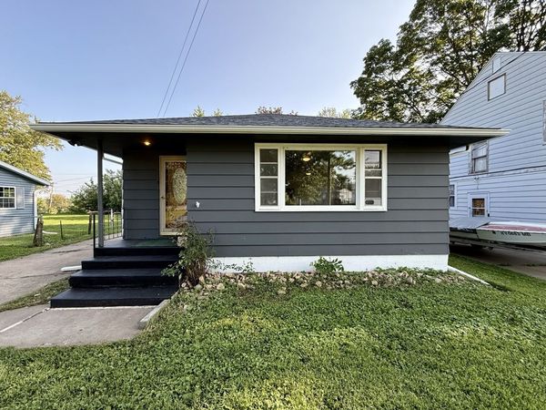 1525 27th Avenue S, Clinton, IA 52732