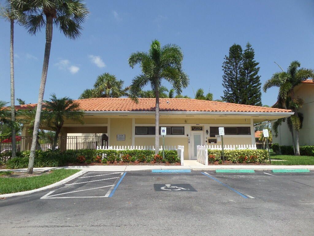 1524 Lake Crystal Drive, Unit B, West Palm Beach, FL 33411 Photo