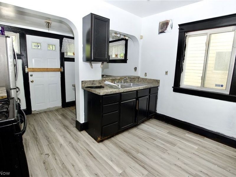 9501 Yale Avenue, Cleveland, OH 44108 Photo 10