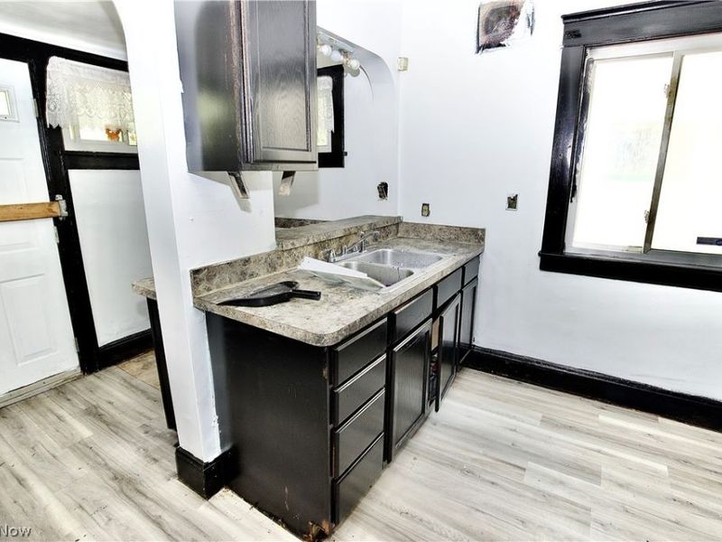 9501 Yale Avenue, Cleveland, OH 44108 Photo 13