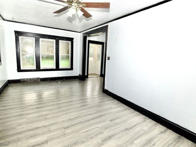 9501 Yale Avenue, Cleveland, OH 44108 Photo 3