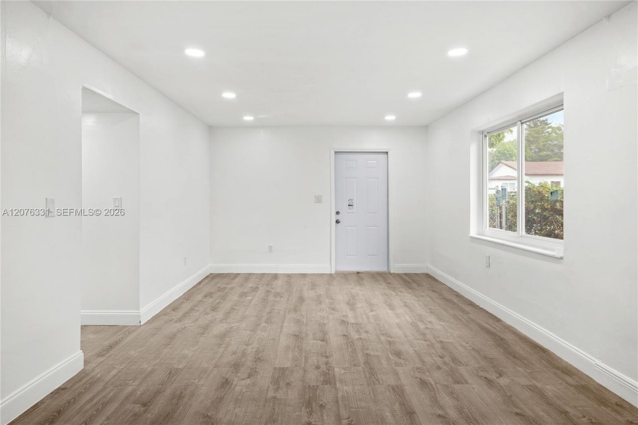 1701 NW 19th Ave , Unit 1701, Miami, FL 33125 Photo