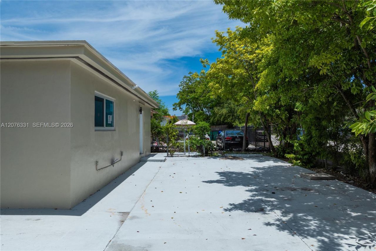 1701 NW 19th Ave , Unit 1701, Miami, FL 33125 Photo