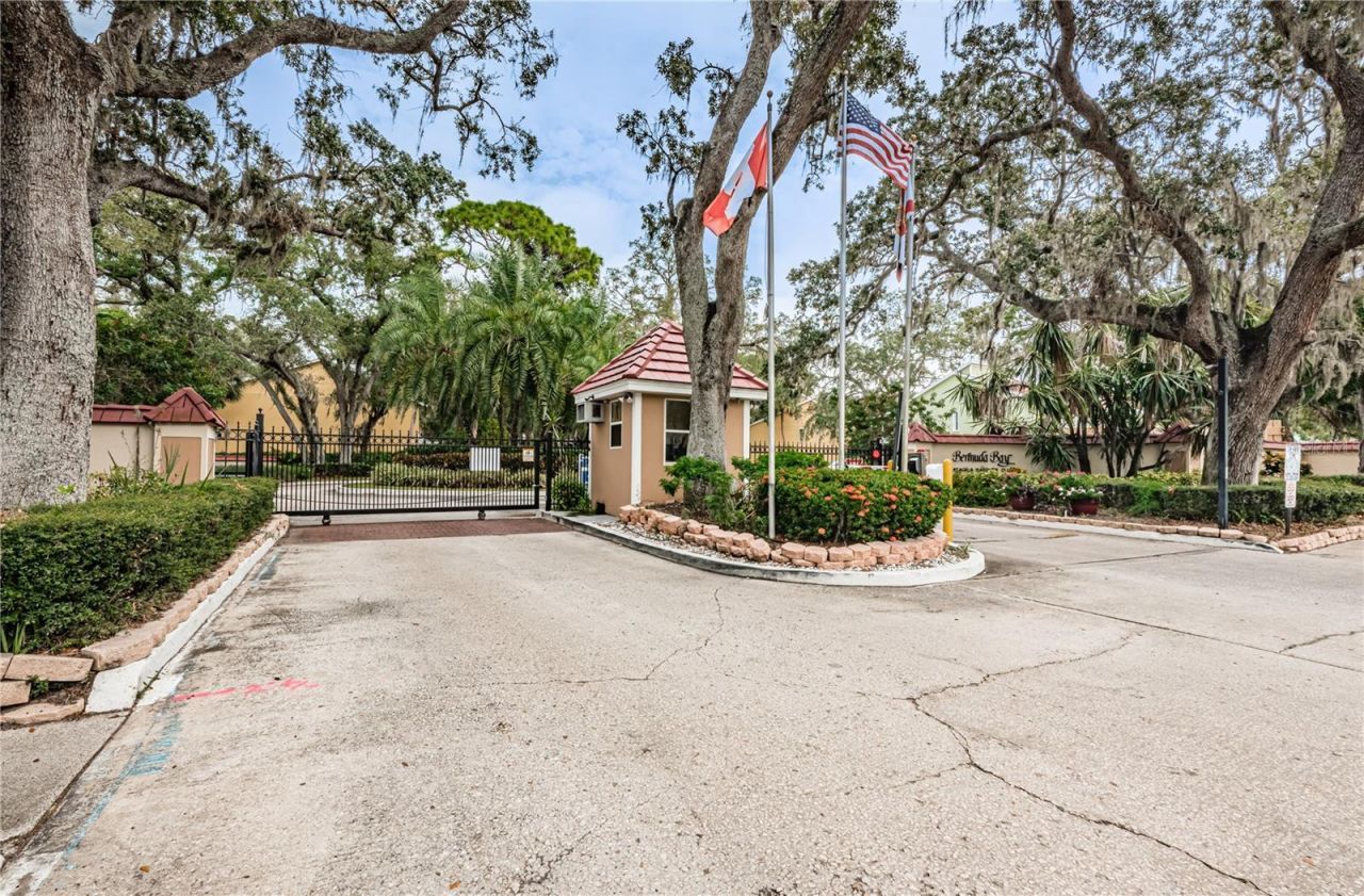 3730 42nd Way S, Unit H, Saint Petersburg, FL 33711 Photo