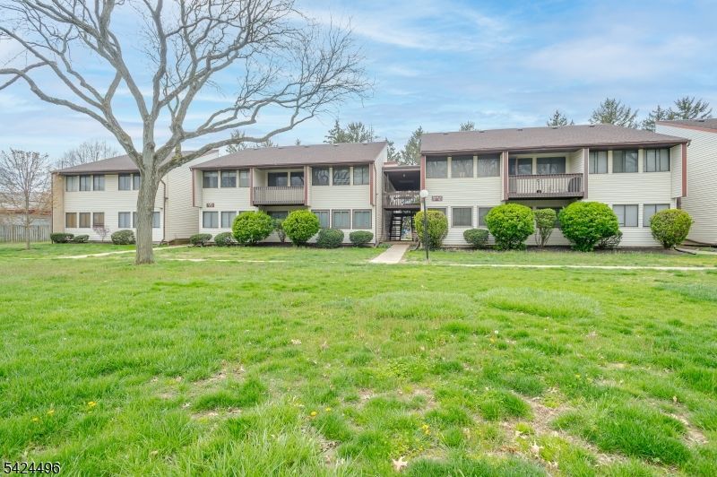 12 J Avon Dr, East Windsor, NJ 08520 Main Photo