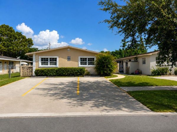 512 SW 10th St , Hallandale Beach, FL 33009