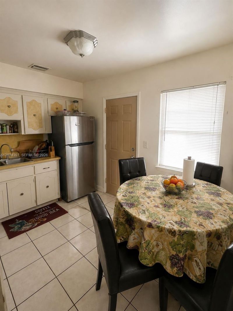 512 SW 10th St , Hallandale Beach, FL 33009 Photo