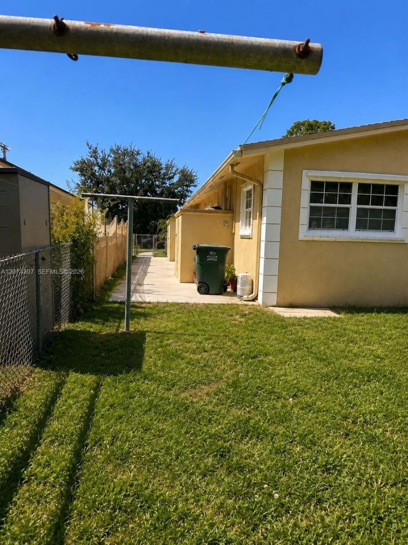 512 SW 10th St , Hallandale Beach, FL 33009 Photo