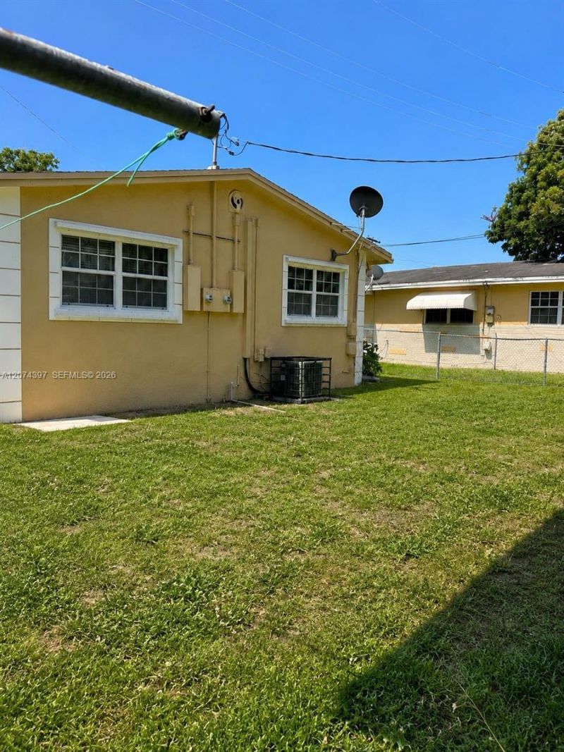 512 SW 10th St , Hallandale Beach, FL 33009 Photo