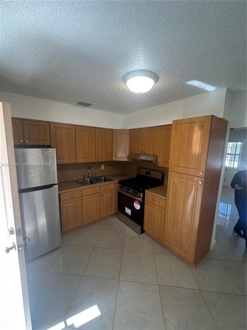 512 SW 10th St , Hallandale Beach, FL 33009 Photo