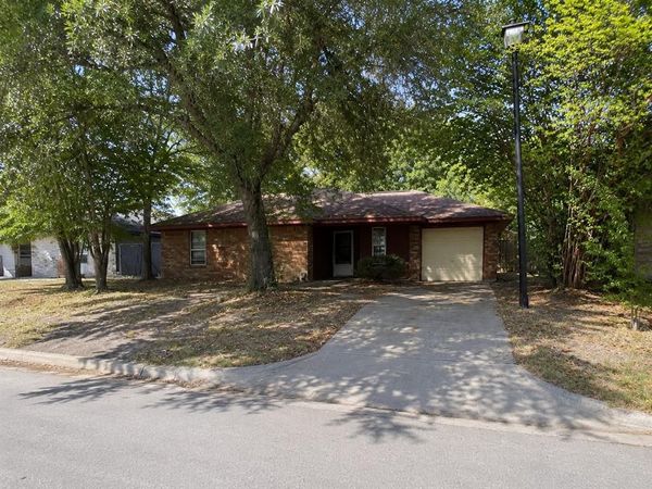 1201 Phillips Circle , Kaufman, TX 75142