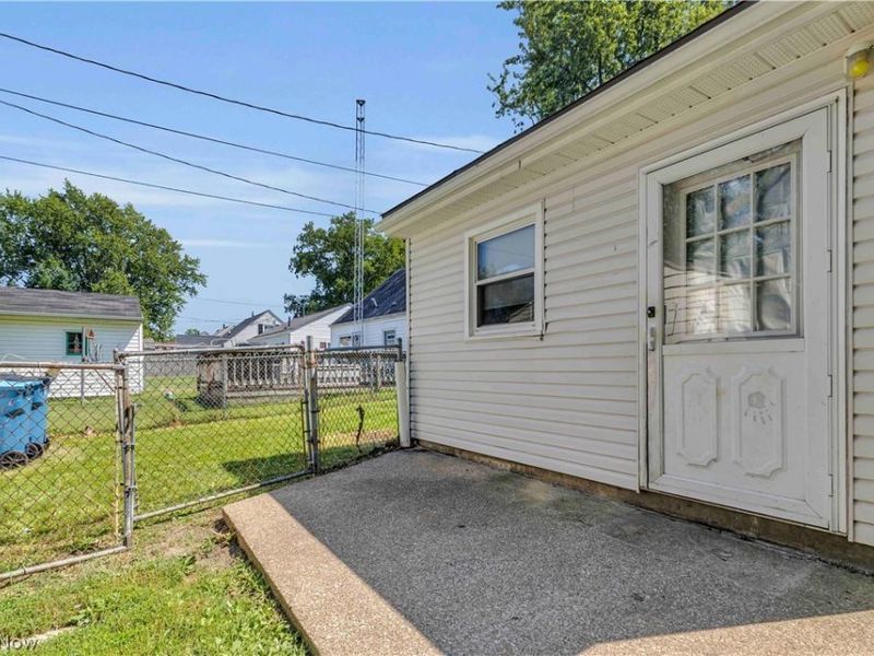 2855 Lincoln Street, Lorain, OH 44052 Photo 3