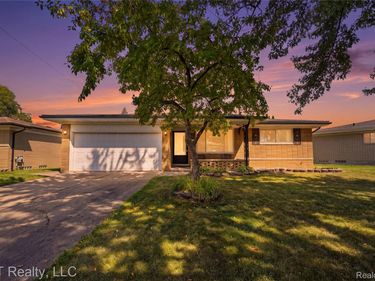 27756 Newport Drive, Warren, Mi 48088