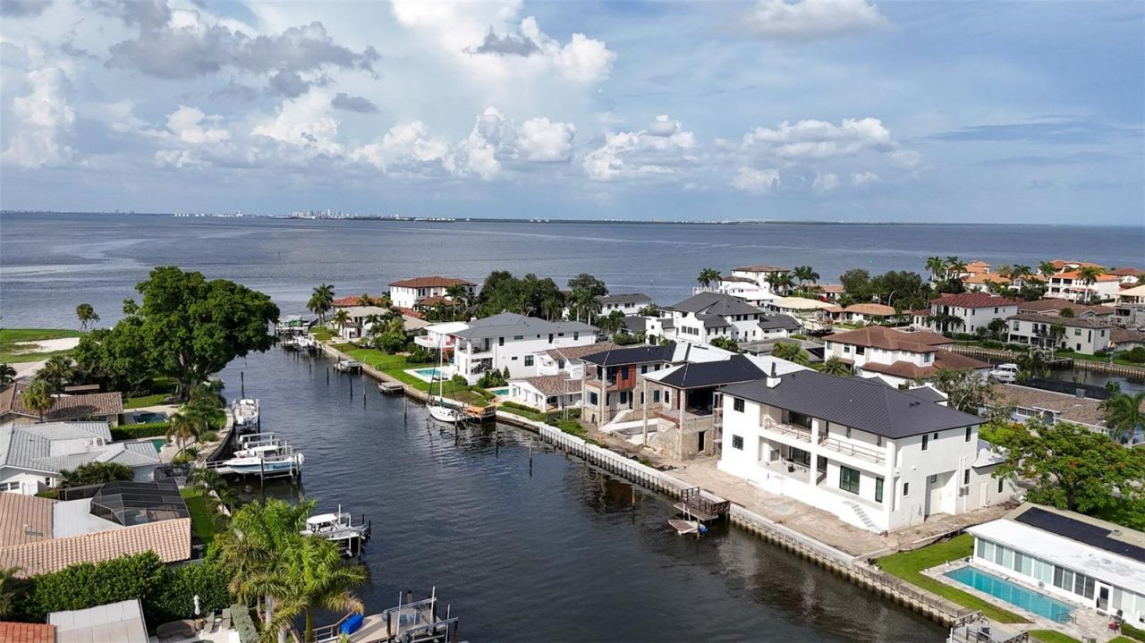 2051 Illinois Avenue Ne, Saint Petersburg, FL 33703 Photo