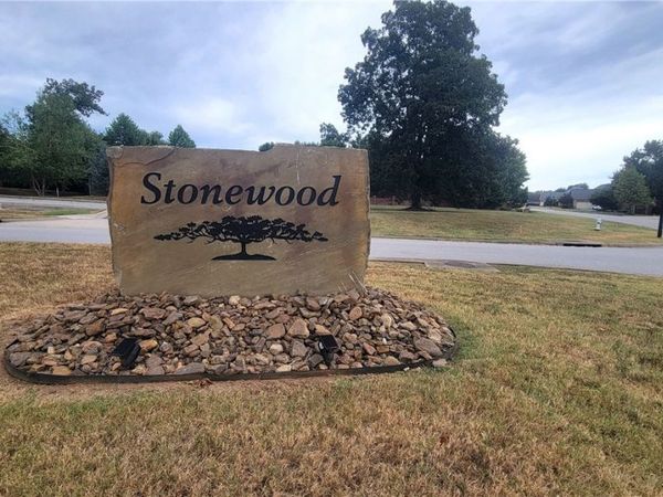 3146 E Hearthstone Drive, Fayetteville, AR 72764