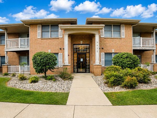 9835 Wildwood Circle, Unit 2c, Munster, IN 46321