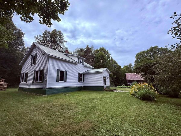 26783 Imperial Heights Road, Spurr Twp, MI 49861