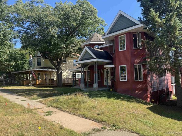 817 E B Street, Iron Mountain, MI 49801
