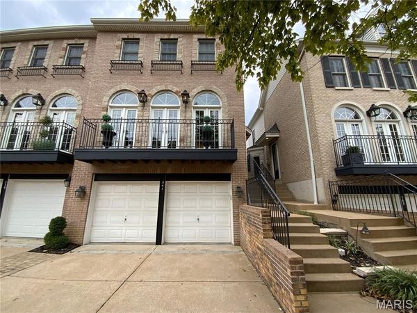 541 North and South Road, University City, MO 63130
