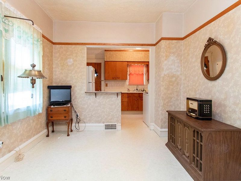 11116 Parkhurst Drive, Cleveland, OH 44111 Photo 12