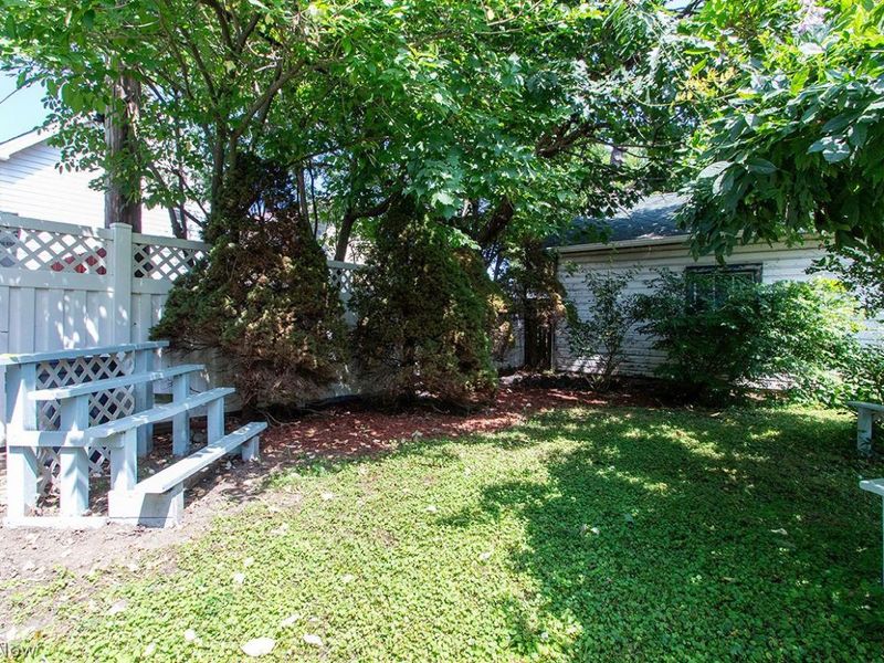 11116 Parkhurst Drive, Cleveland, OH 44111 Photo 32