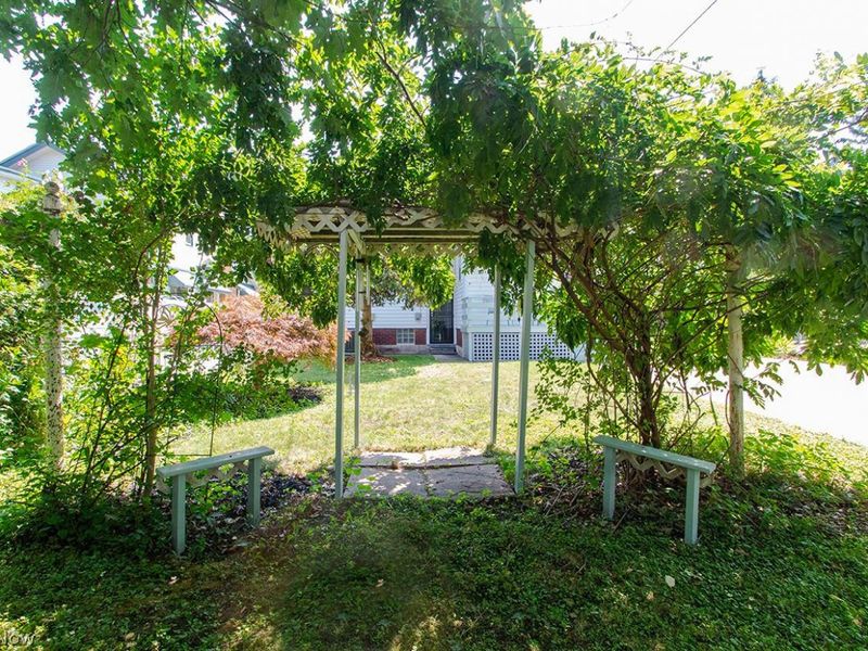 11116 Parkhurst Drive, Cleveland, OH 44111 Photo 33