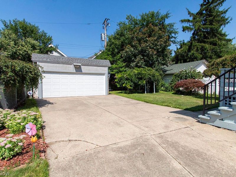 11116 Parkhurst Drive, Cleveland, OH 44111 Photo 34