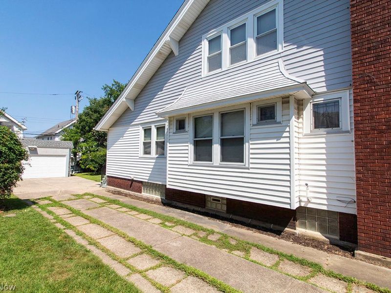 11116 Parkhurst Drive, Cleveland, OH 44111 Photo 35