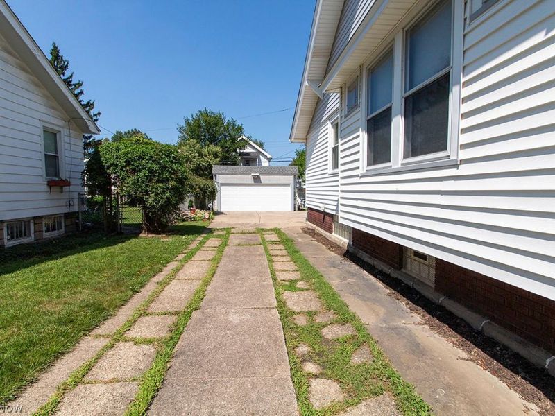 11116 Parkhurst Drive, Cleveland, OH 44111 Photo 36