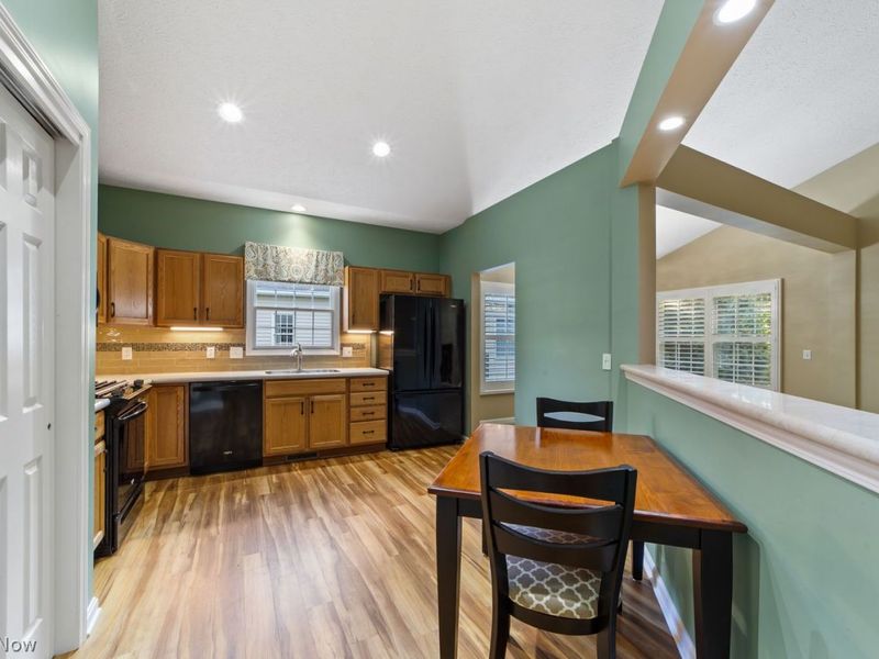 33884 Mapleridge Boulevard, Avon, OH 44011 Photo 11