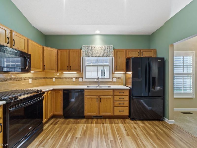 33884 Mapleridge Boulevard, Avon, OH 44011 Photo 12