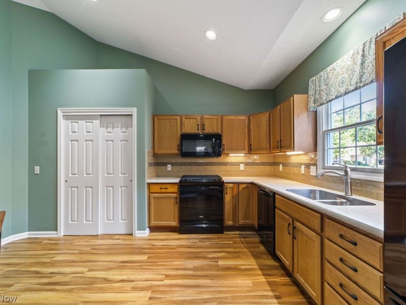 33884 Mapleridge Boulevard, Avon, OH 44011 Photo 14