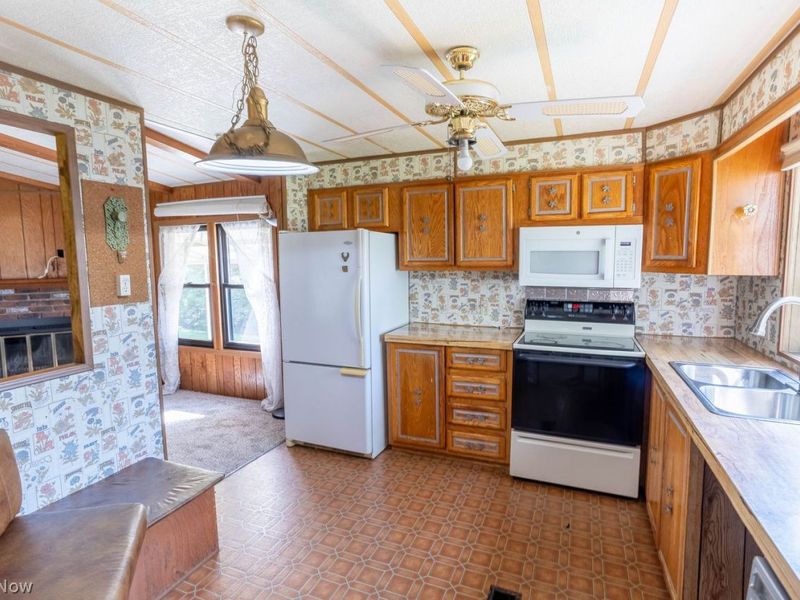 46 Sycamore Drive, Olmsted Township, OH 44138 Photo 8