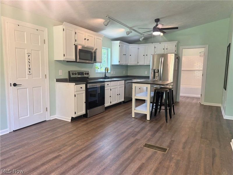 7915 Hill Church Street SE, East Canton, OH 44730 Photo 7