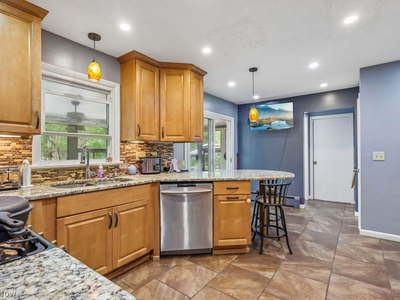 7100 Chestnut Drive, Walton Hills, OH 44146 Photo 12