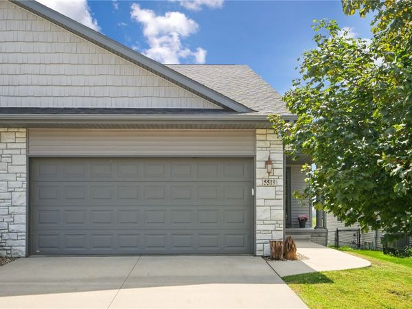 5519 Dostal Dr , Cedar Rapids, IA 52404