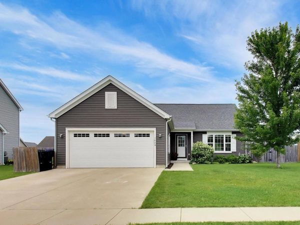 1420 E Longneedle LANE, Elkhorn, WI 53121