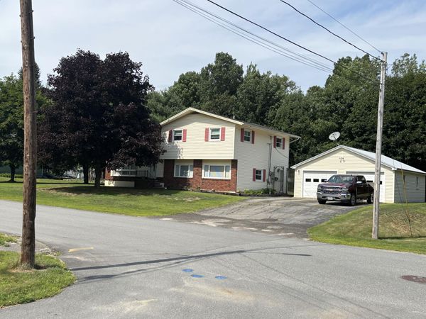 67 Massachusetts Avenue , Millinocket, ME 04462