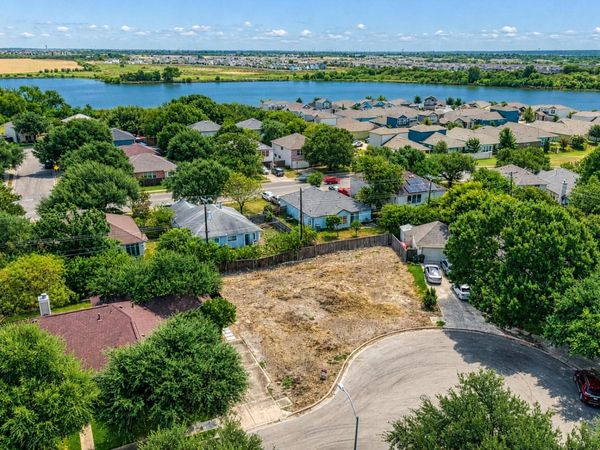 1717 Chalice CV, Round Rock, TX 78665
