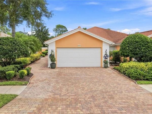 7677 Rozzini LN , NAPLES, FL 34114