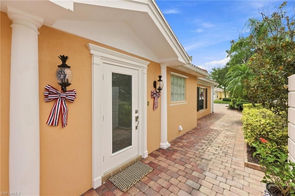 7677 Rozzini Ln, Naples, FL 34114 Photo