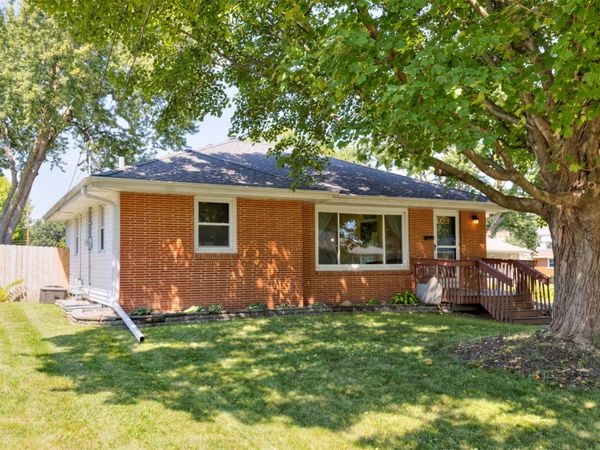 3211 Lindlavista Way, Des Moines, IA 50310