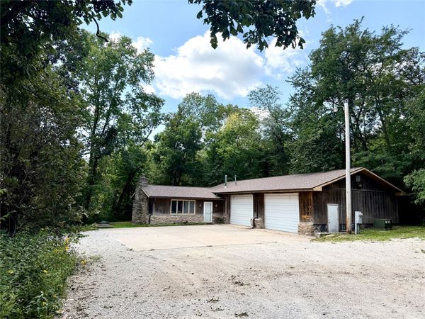 2273 Clark Tower Road , Winterset, IA 50273