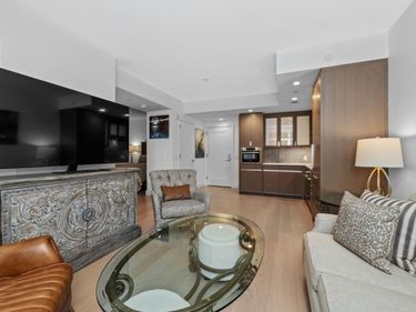 100 Lovejoy Wharf, Unit 5L, Boston, MA 02114