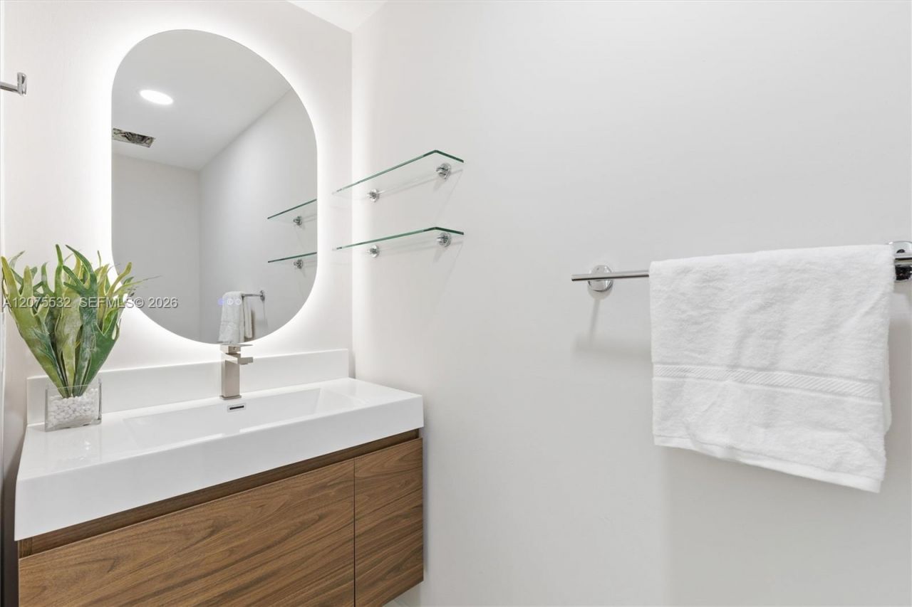 1040 Biscayne Blvd , Unit 3403, Miami, FL 33132 Photo